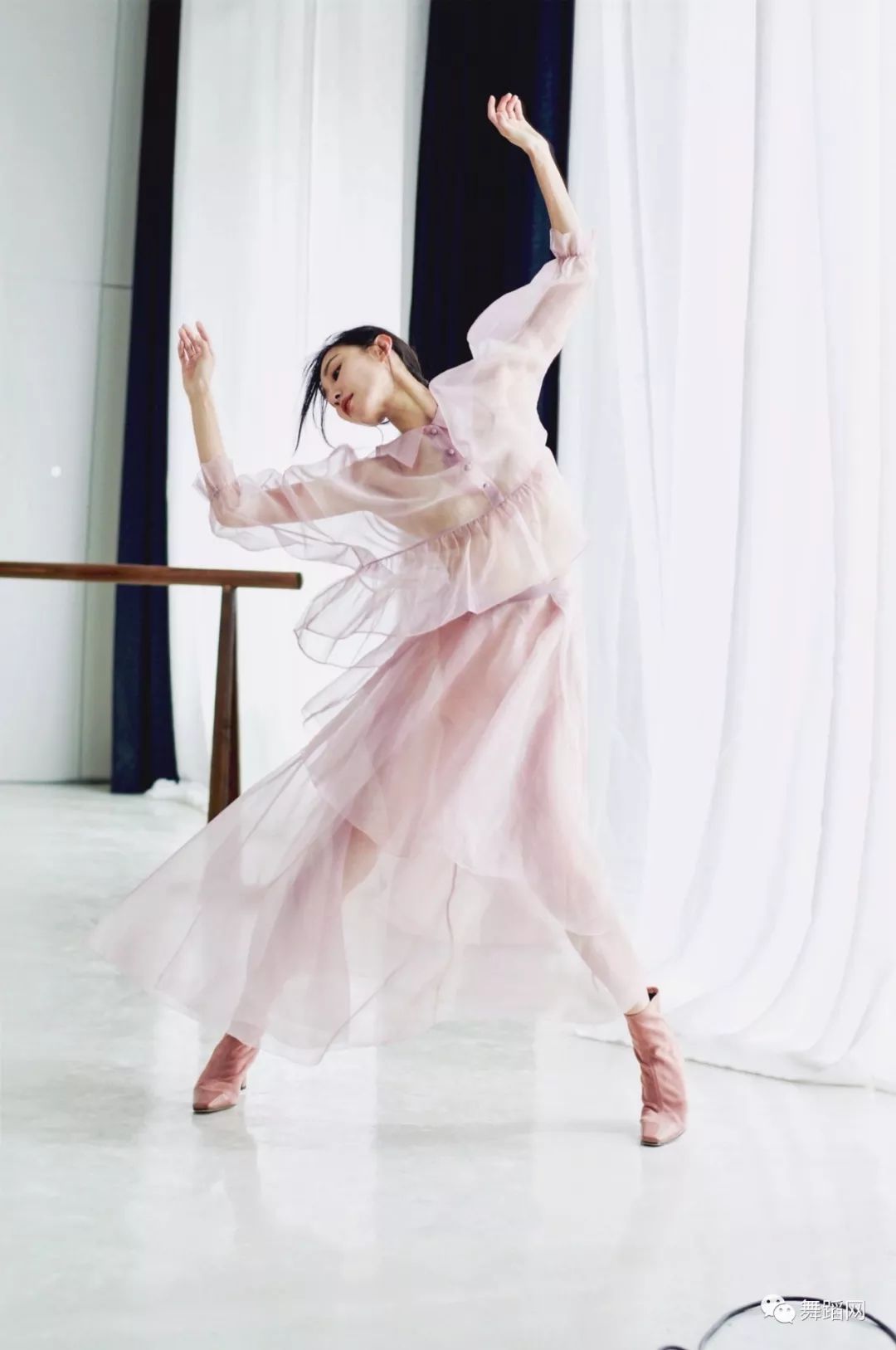 舞蹈演员朱洁静图片