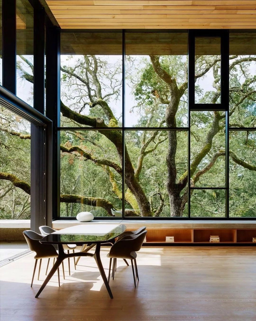 可以用大面积玻璃,喜欢现代感的,妥妥的古堡既视感.