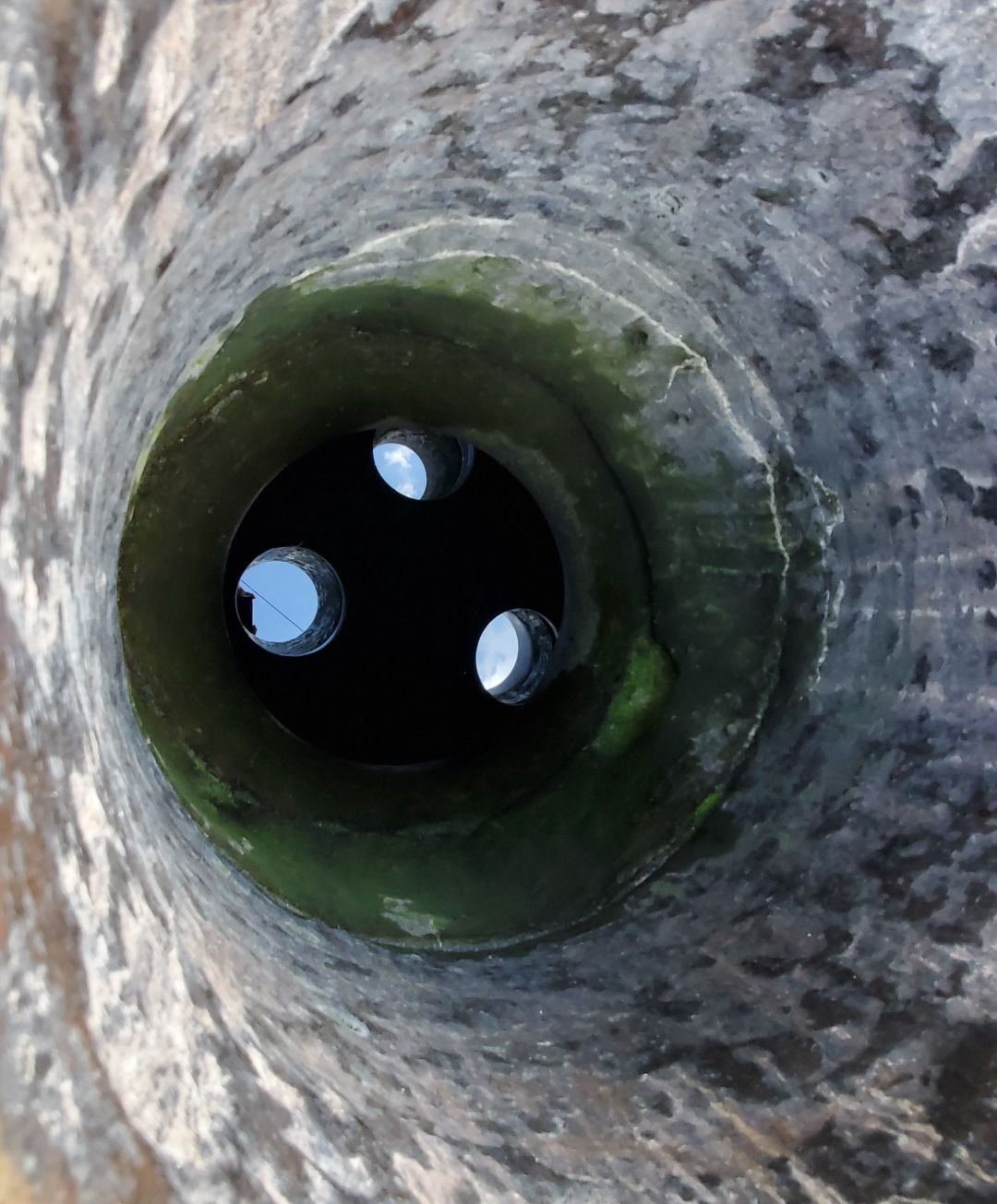 泰兴古井"撞脸"新款苹果手机_井口