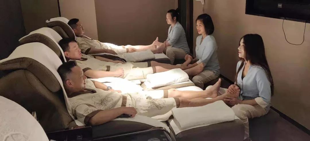 调理经验持证上岗,顾客服务满意度高达99%| 头颈肩按摩,足底按摩,松腿