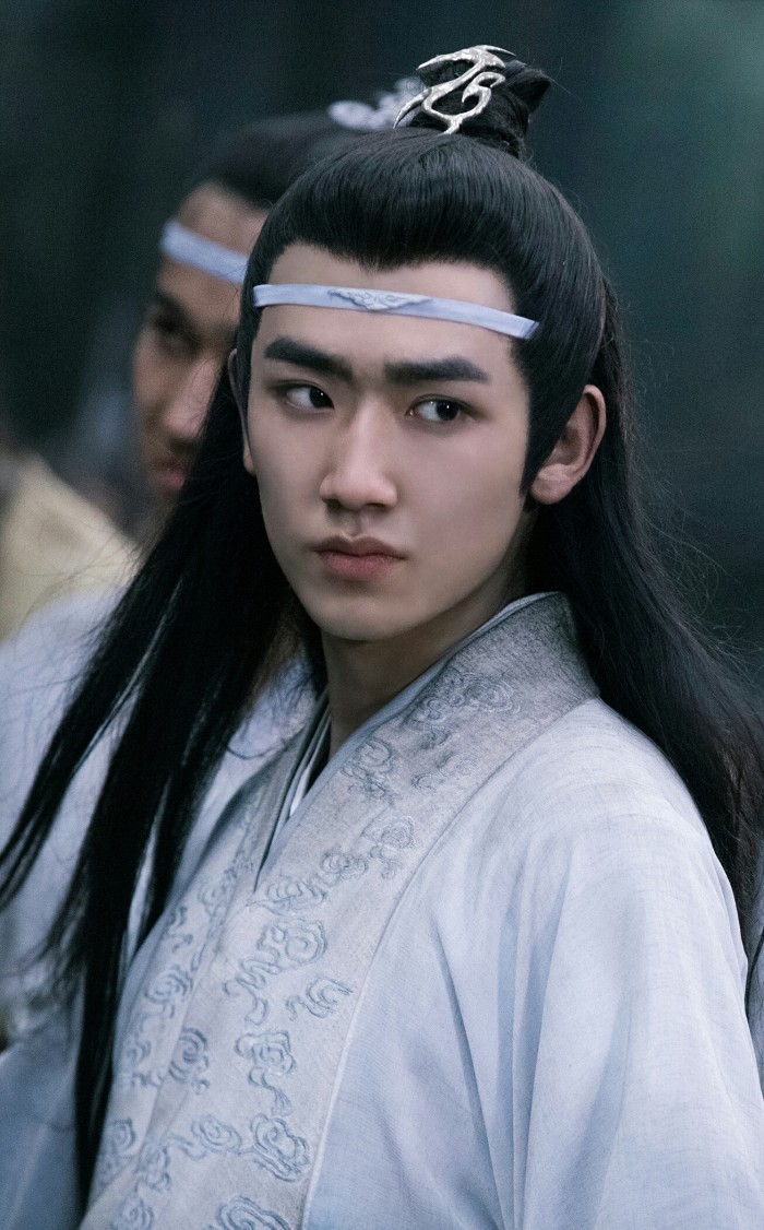 但最初,蓝景仪又不会是蓝氏嫡系亲眷,因为往上数三