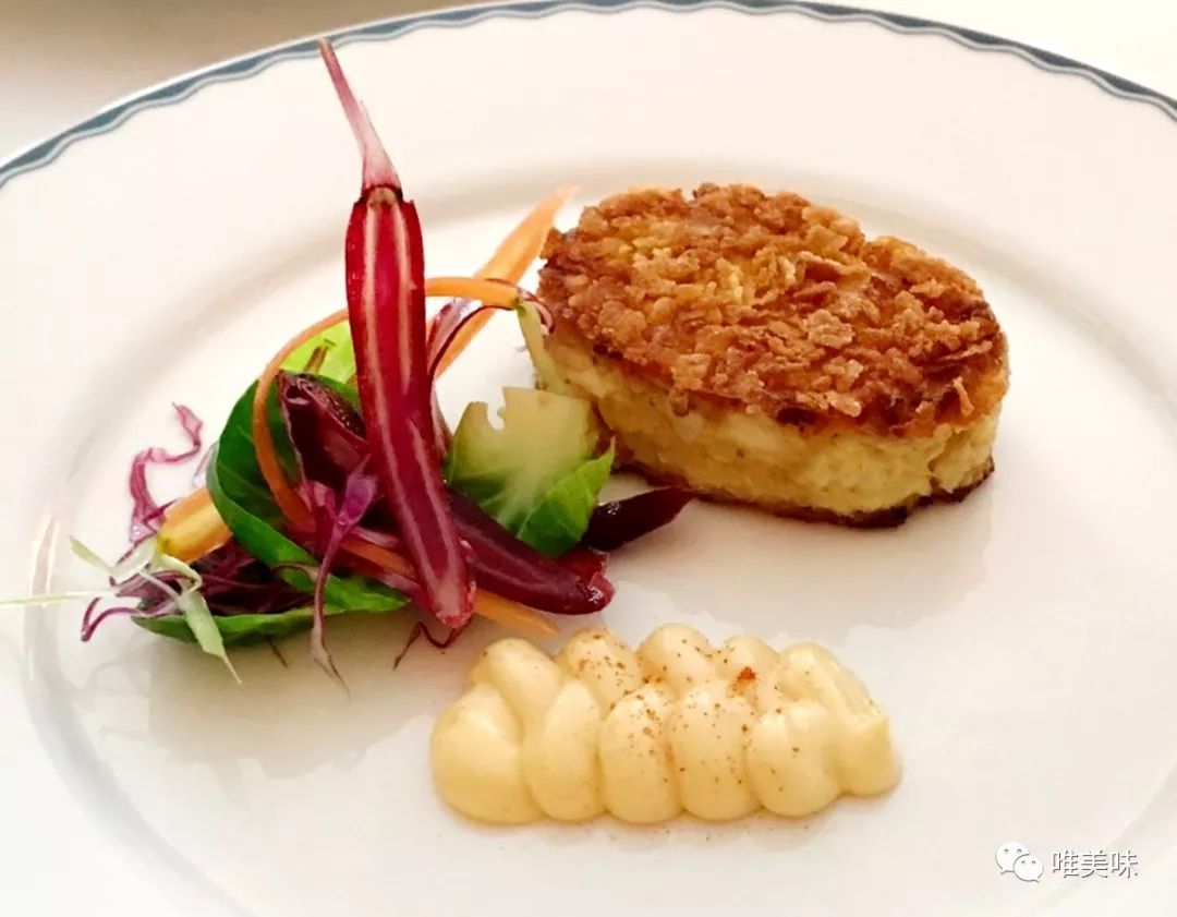 马里兰蟹肉饼是简单易做极富特色的蟹肉料理,仲秋是吃各种螃蟹的好