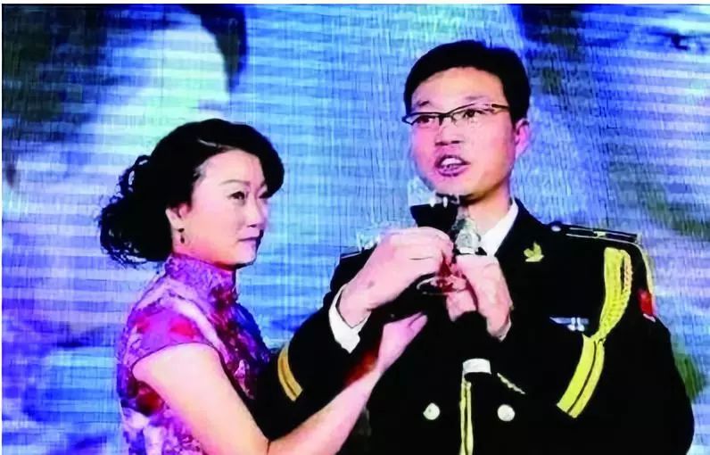 前妻患癌去世90后现任娇妻又被劈腿王迅这是出轨成瘾渣男无疑了吧