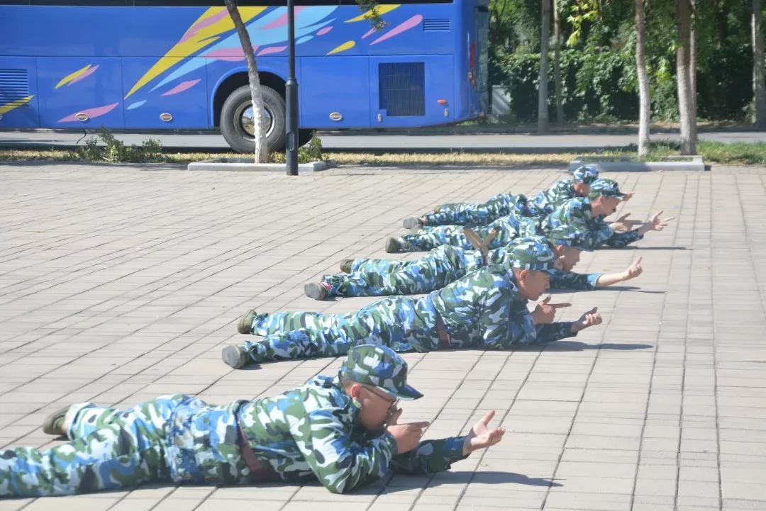 武警趴射击图片