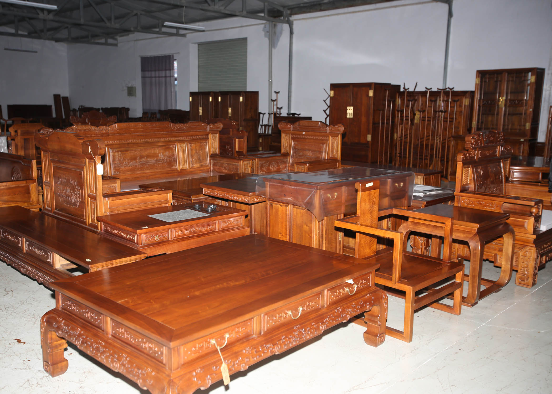 核桃木系列家具深受客户称赞