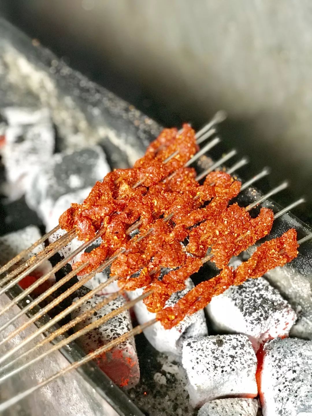 竟有外地大哥坐动车来吃,还隔几天就来一趟!_烧烤