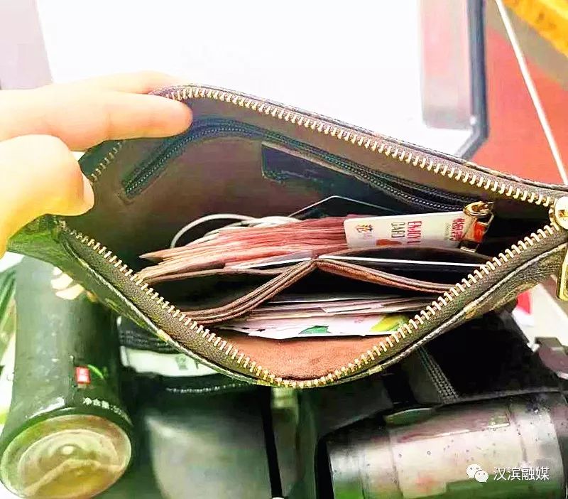 聚焦8000元现金失而复得谁之功