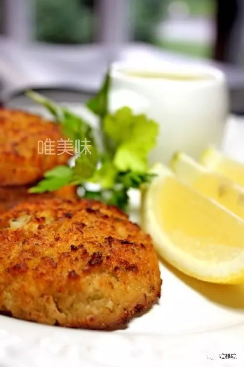 马里兰的蟹肉饼,算是美东最具特色的海鲜菜式.(图/crabdatabase)