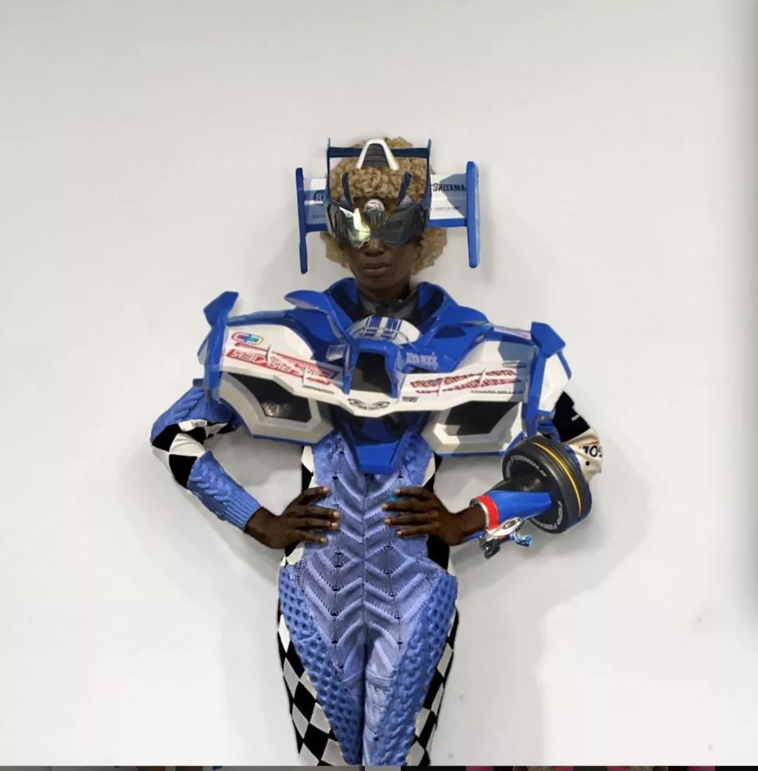 堪称最时髦的外星机器人曾控诉gucci抄袭来自中央圣马丁的宝藏设计师