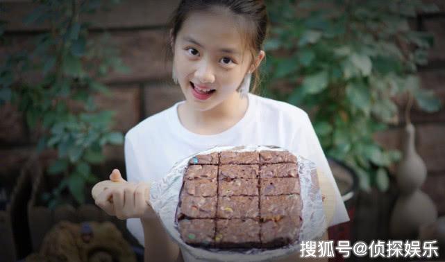 黄磊为孙莉和多多拍大片,母女气质像姐妹,多多衣着比妈妈还成熟