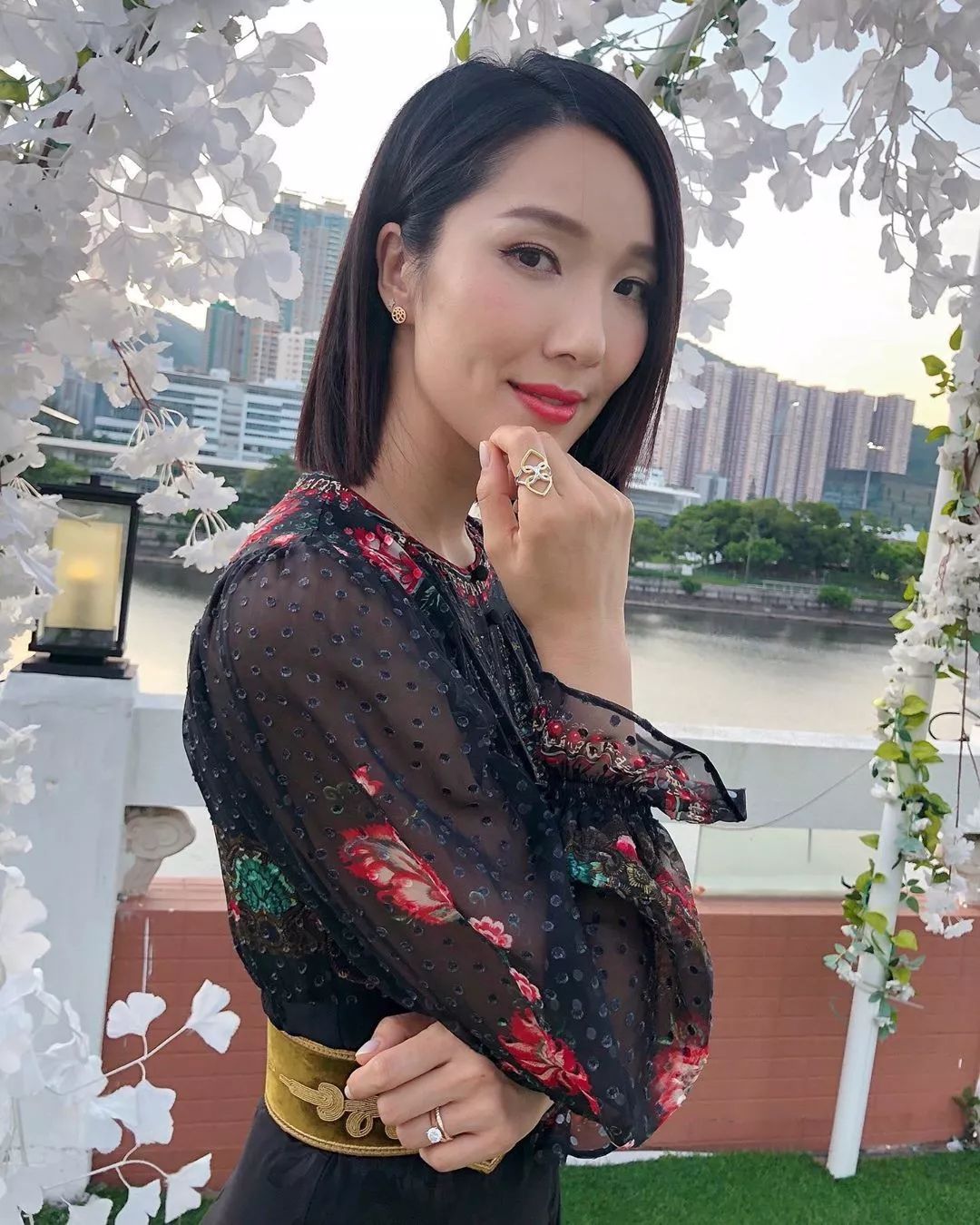 b女新照曝光李亚男爆九个月囡囡系超级大b肥肥白白