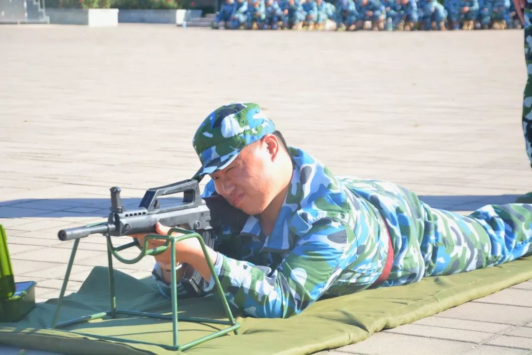 武警趴射击图片