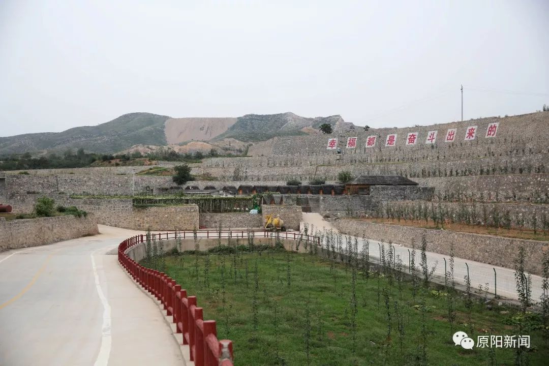 县委书记郭力铭带领原阳县级领导干部到卫辉市唐庄镇参观学习