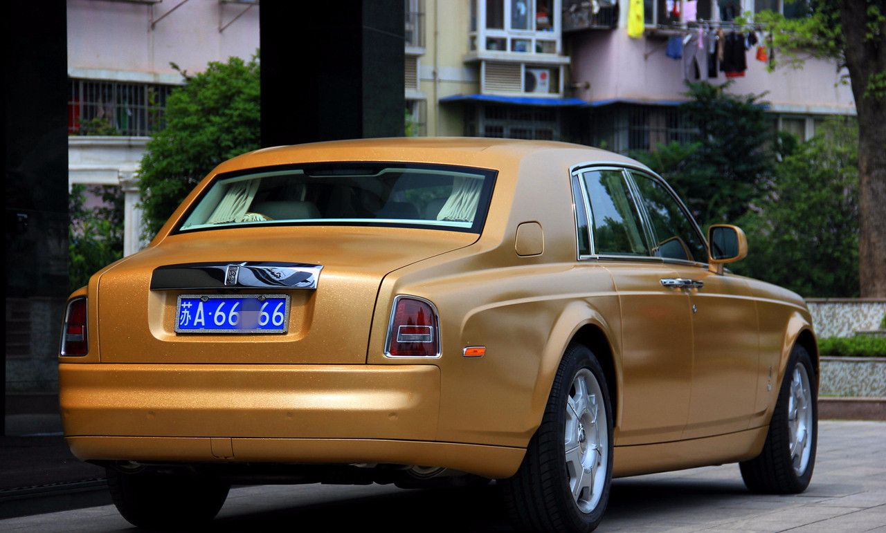 苏a金色幻影,车身上用90斤涂料,内饰用了11张牛皮