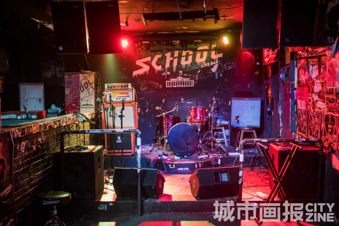 2010年,刘非,刘昊创立了school(学校)酒吧.