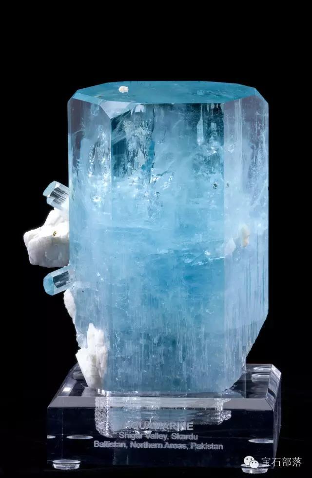 自由而浪漫的海蓝宝石给你温柔的庇护