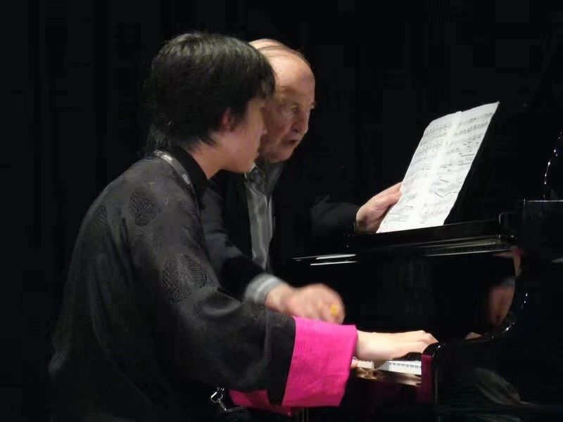 这位被英国查尔斯王子亲邀演奏的旅英中国钢琴家值得令我们骄傲