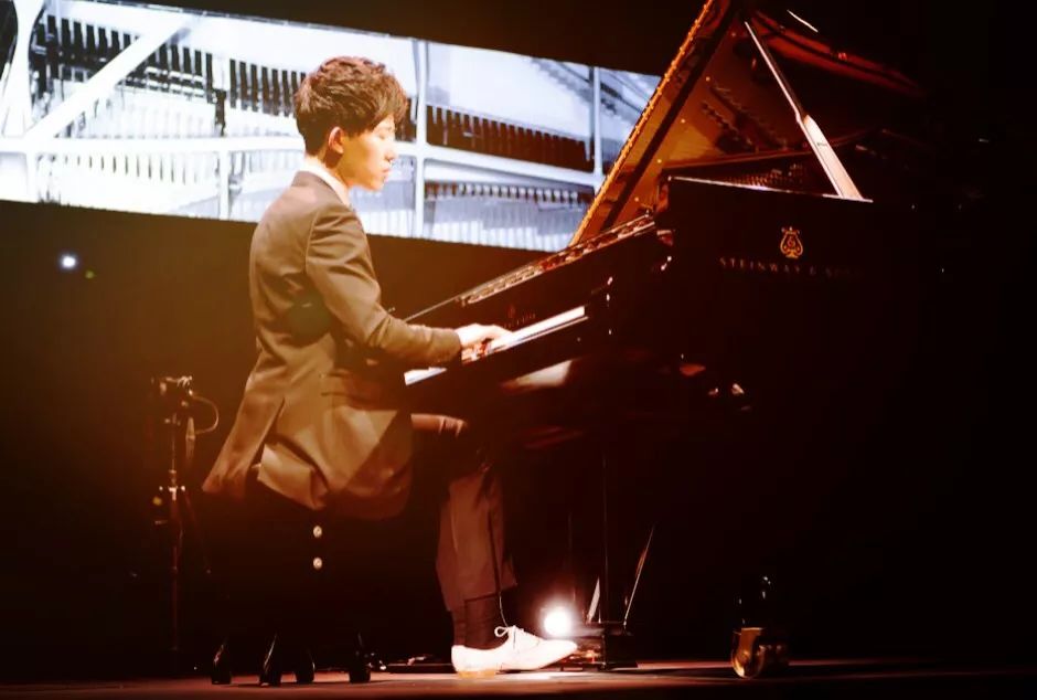 这位被英国查尔斯王子亲邀演奏的旅英中国钢琴家值得令我们骄傲