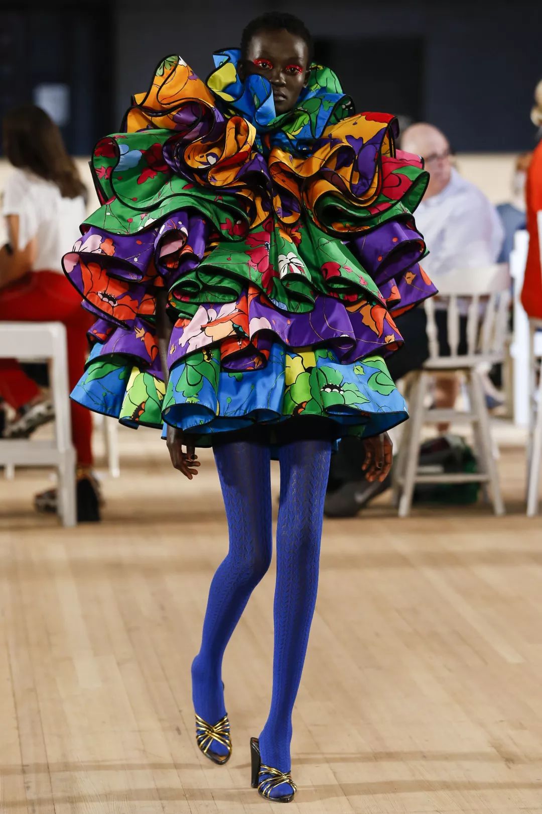 marcjacobs2020春夏时装秀如歌舞剧服饰般夸张绚丽
