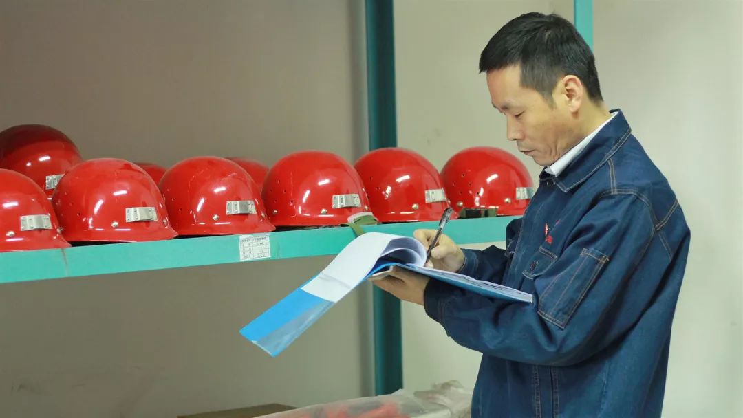 崔木煤矿毛建军:煤海追梦赤子心  十年坚守逐百舸