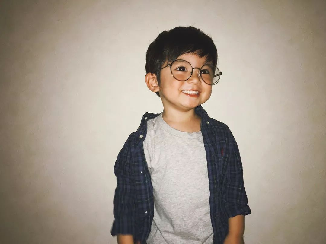 这个4岁男孩可爱起来秒杀所有女生00后看了都想生娃