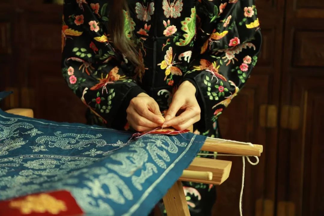 首 次: 这也是在国内外宠物展上首次举办的以宠物为主题的手工刺绣