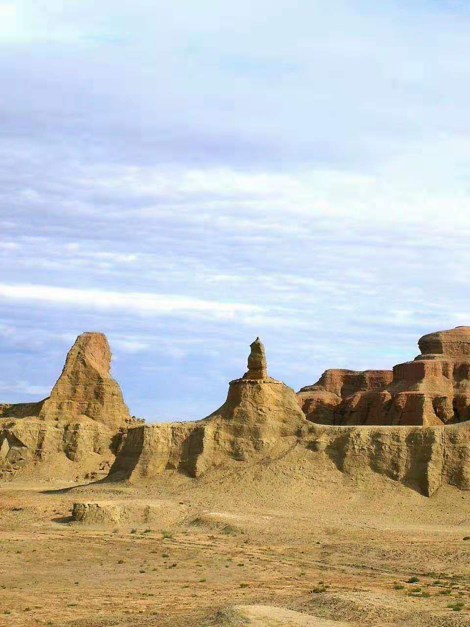 准噶尔盆地雅丹地貌世界魔鬼城秋季风景如画