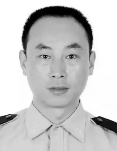 追授李科,周正良 ,罗永红同志为"四川青年五四奖章"荣誉称号