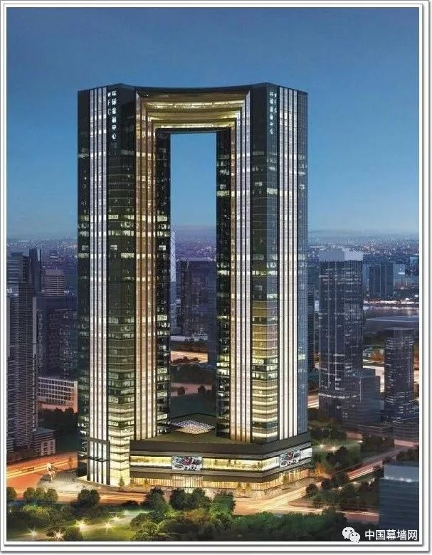 工程方大用黑皮衣塑造成都领地环球金融中心领袖气质