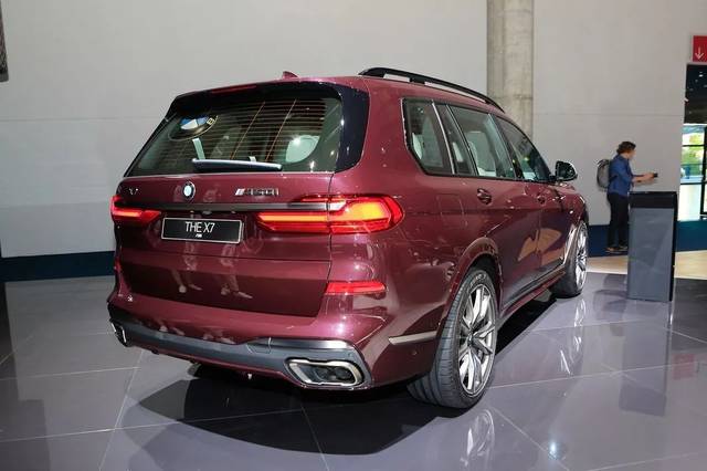 实拍宝马全尺寸x7m50i破百仅需47秒气场完全不输奔驰gls
