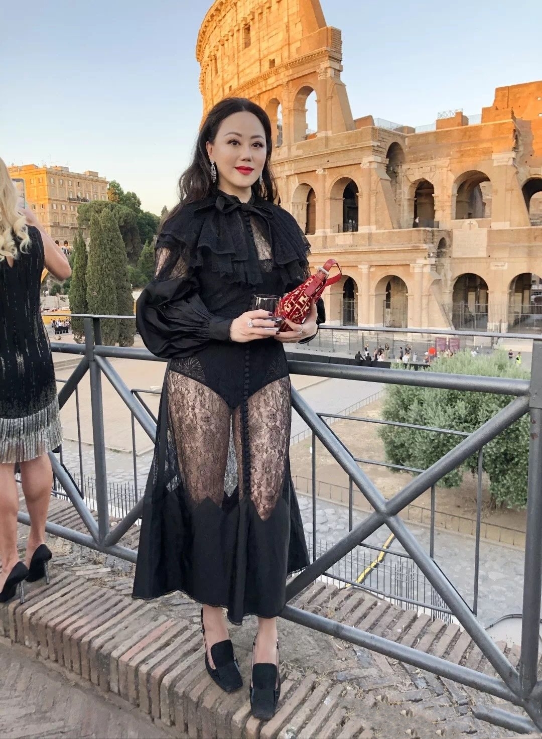 每次出现在公众面前,章小蕙必定是打扮精致现身.