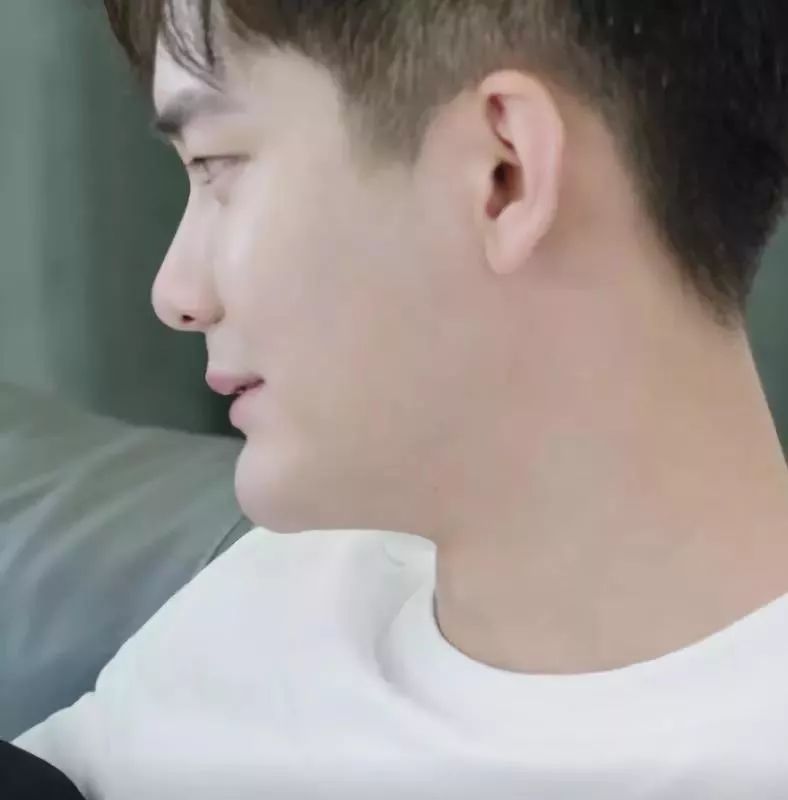 组内罢工耍大牌,内涵导演,硅胶脸太丑自己都不敢看?_熊梓淇