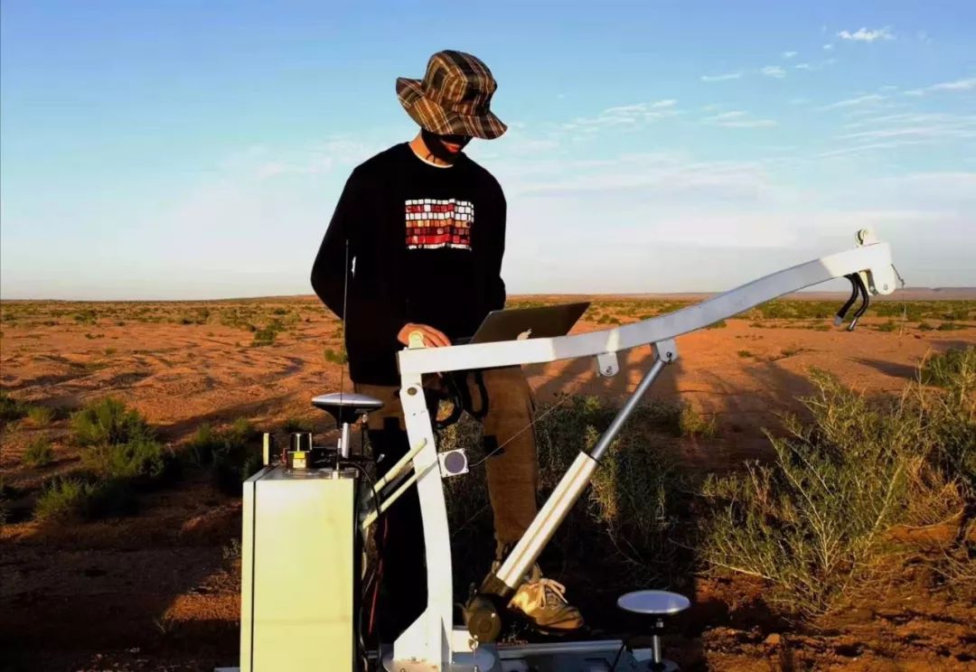 华东师大黑科技在荒漠无人区种树!