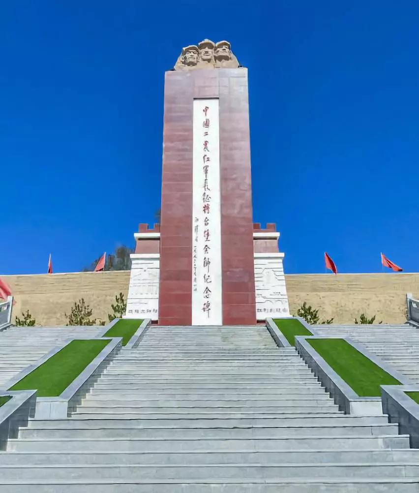 将台古堡已建成红军长征纪念园,堡内建筑分四大部分即:将军翰墨碑林