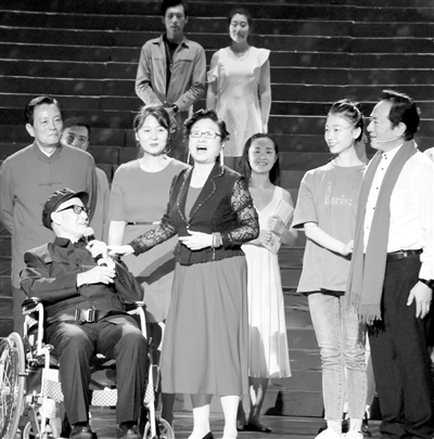 李浩摄听曾静唱《辽河情》,看玖月奇迹表演双排键 歌曲串烧,著名小