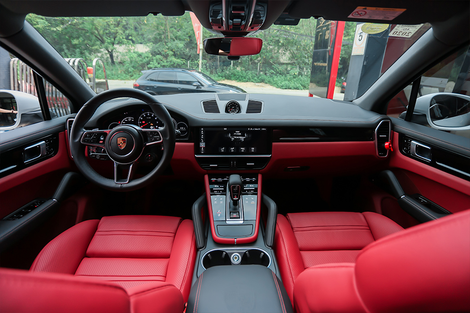 保时捷2018macan红黑真皮内饰