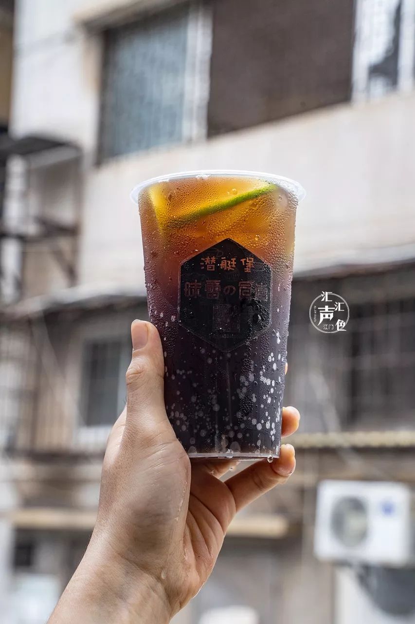 听说这种高温天气潜艇堡和鲜柠乐更配哦!