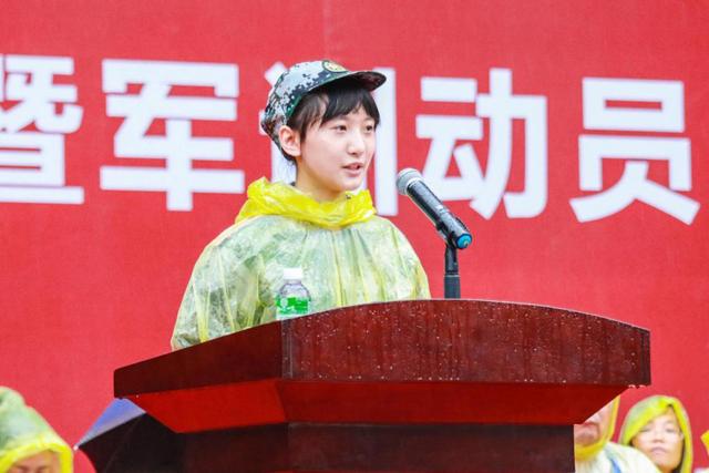 东莞校区)教师代表周旭毓老师发言(广州校区)李中生副校长主持东莞