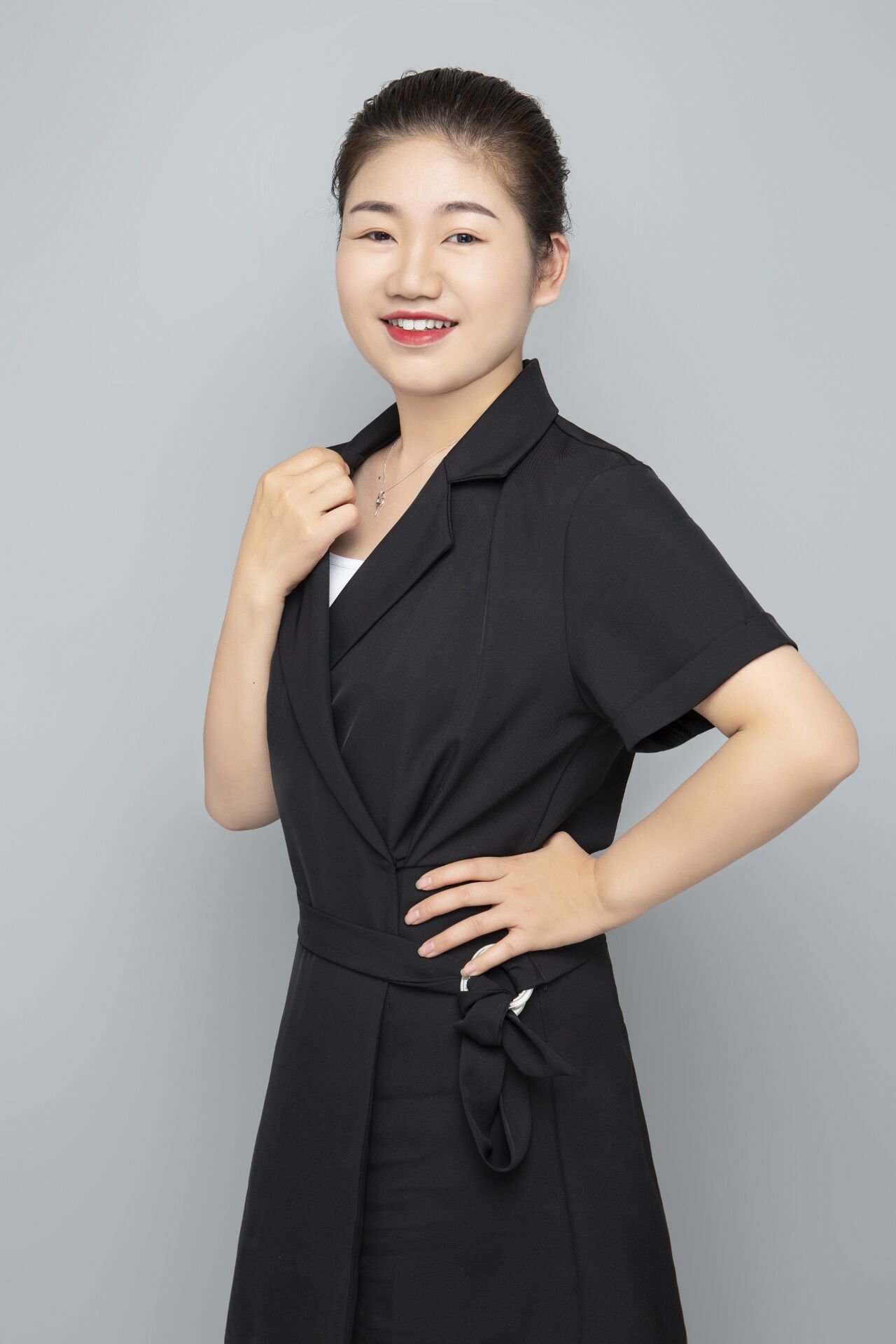 资深口腔医疗咨询师,口腔医患沟通交流课题研究实践者,为数十家口腔