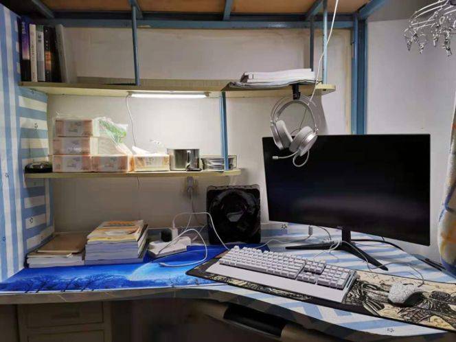 同学们精心布置的宿舍综艺主持专业 赵雨我很喜欢复古风,所以整体