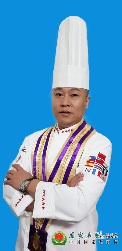 国家高级烹调师,中国烹饪大师,东北十佳名厨,现任营口天赋集团国际