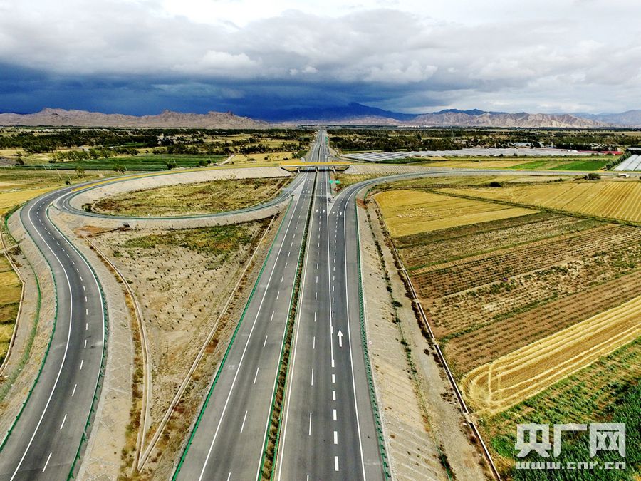 青海现代化公路网络基本形成高速公路建设实现历史性跨越