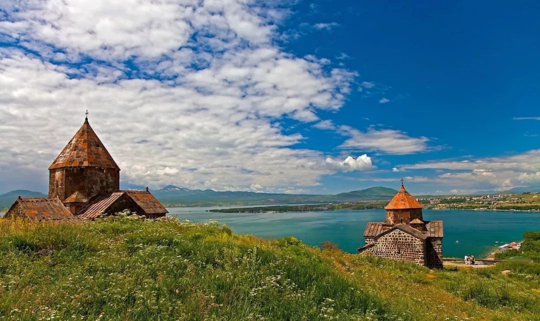 塞凡湖 lake sevan