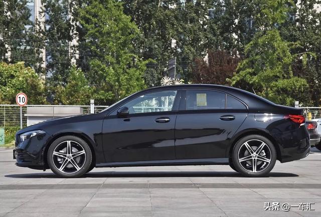 20t全时四驱奔驰新款a220l网友快30万元买它值不值