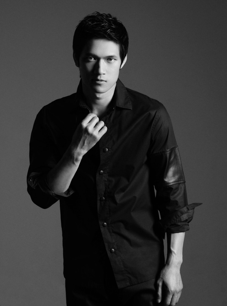 岑勇康高清美照,冷酷无比