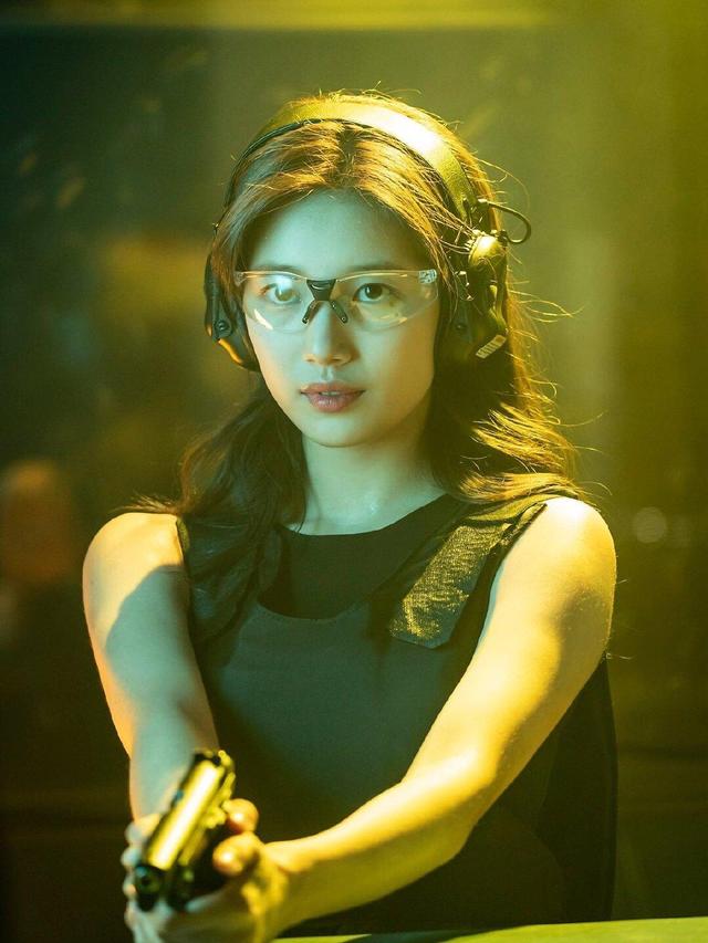 裴秀智新剧来袭特工造型惊艳绑大妈头巾居然也好看