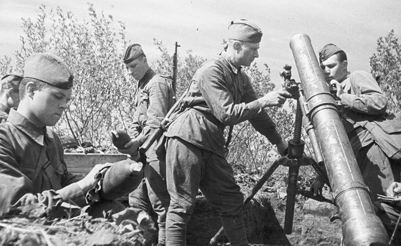 德军都快打到家门口了,苏军拿武器装备遭拒,说要战区长官签字