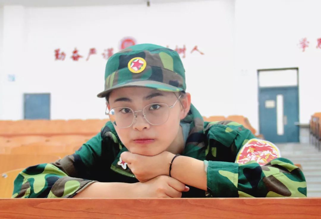 "谈到军训,历史文化学院的吴宇晗这样说.