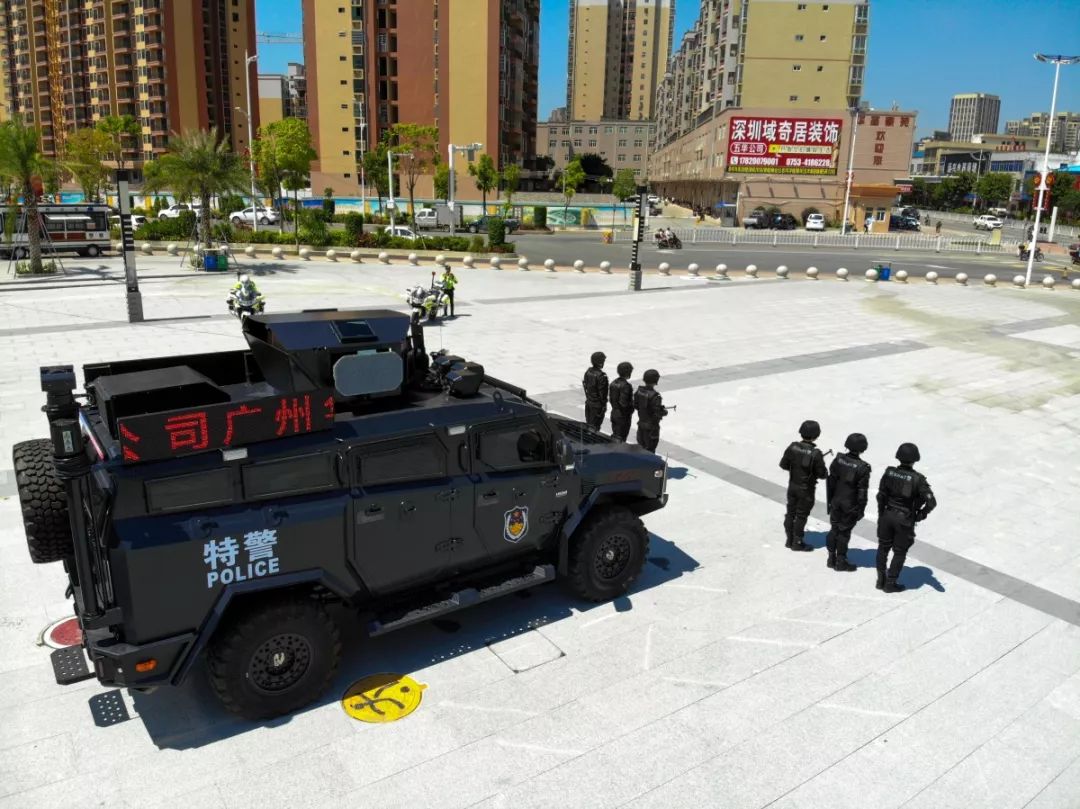 暴龙装甲防暴车正式亮相五华街头