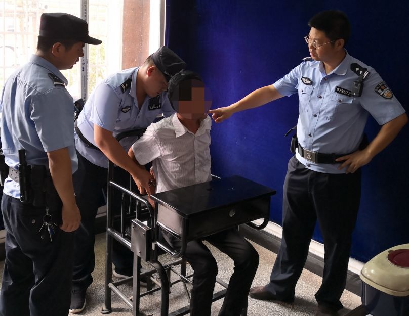 据所长居红杰介绍,20年前,他在田镇派出所当民警时就抓过刘某,没想到
